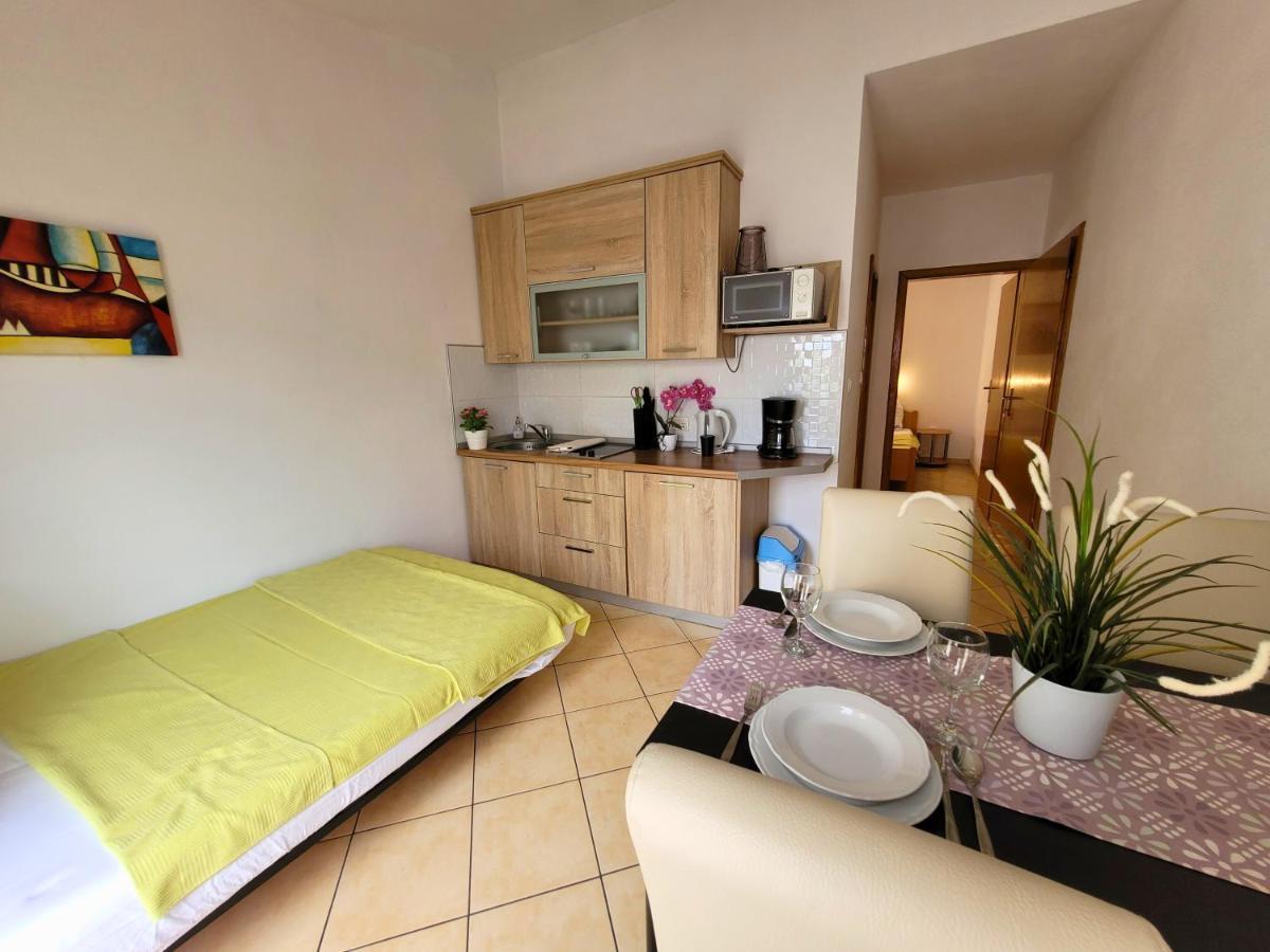 Apartment Jelena Vir Esterno foto