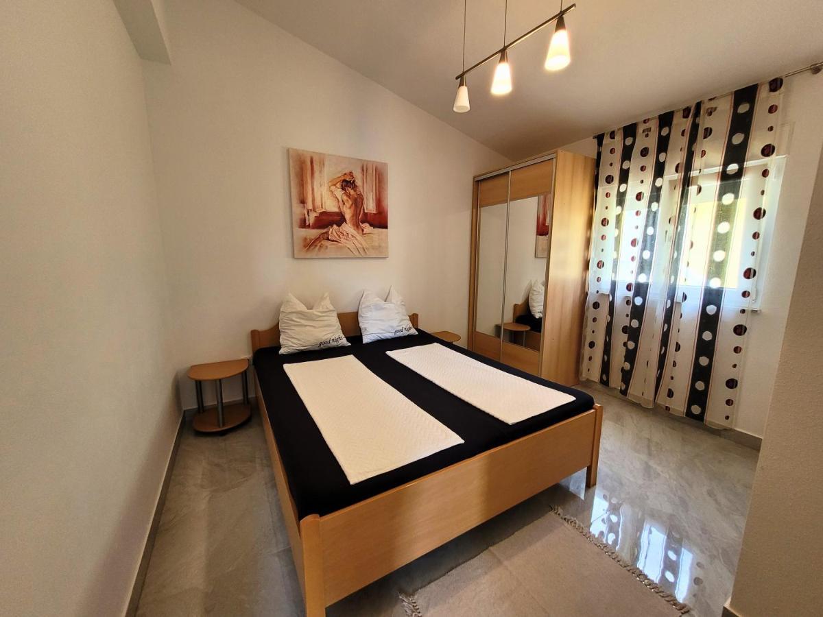 Apartment Jelena Vir Esterno foto