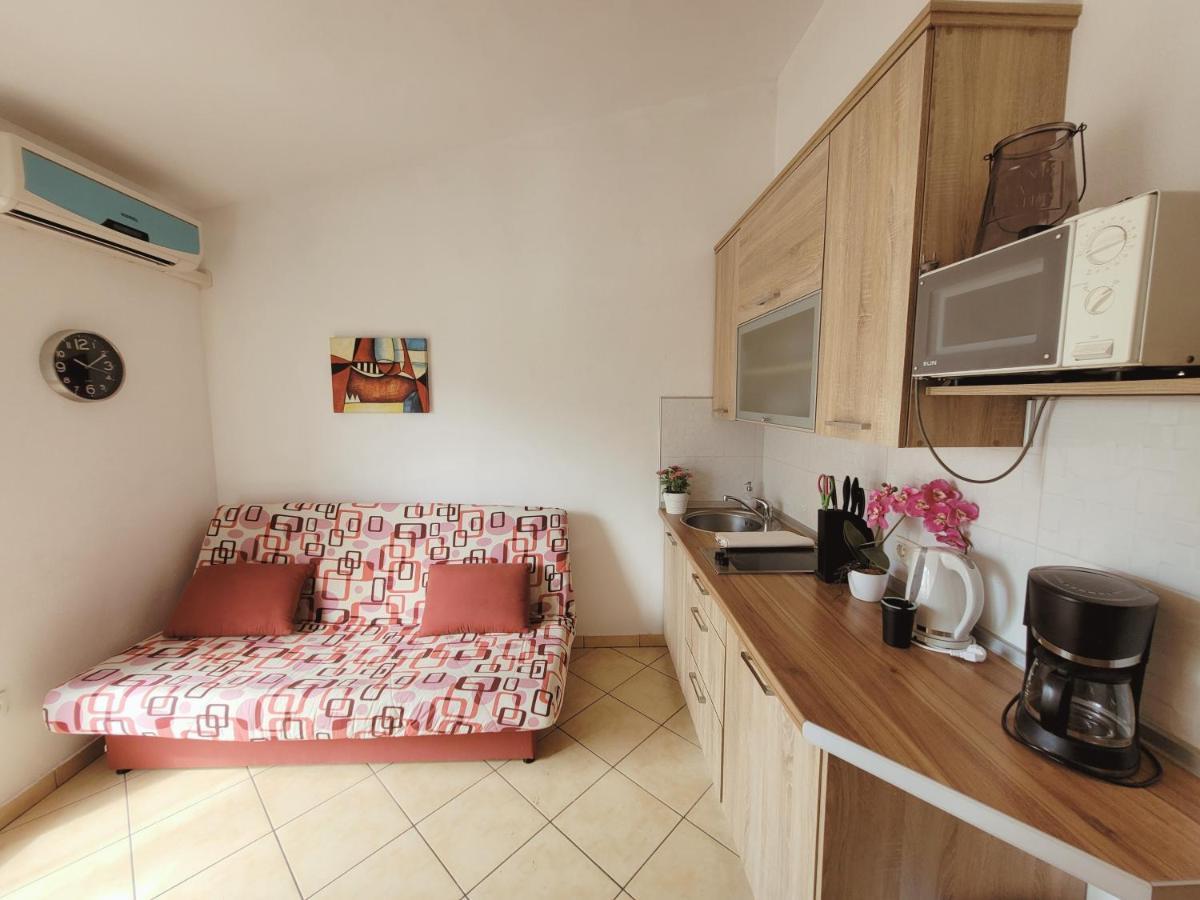 Apartment Jelena Vir Esterno foto