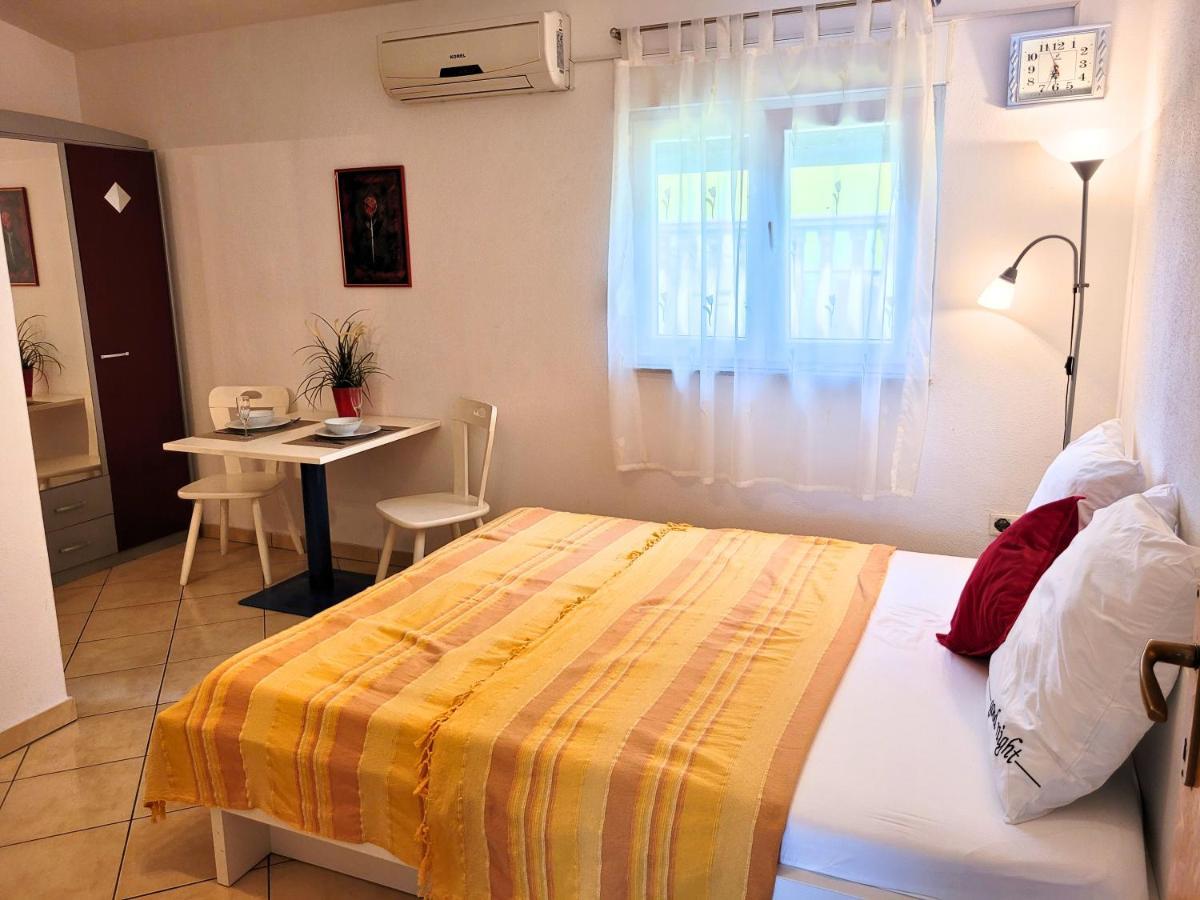 Apartment Jelena Vir Esterno foto