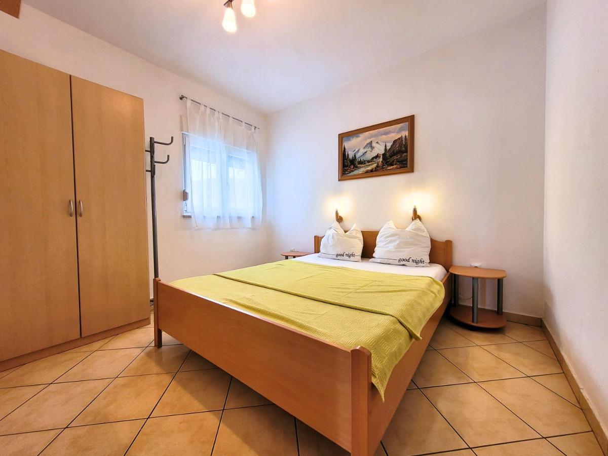 Apartment Jelena Vir Esterno foto