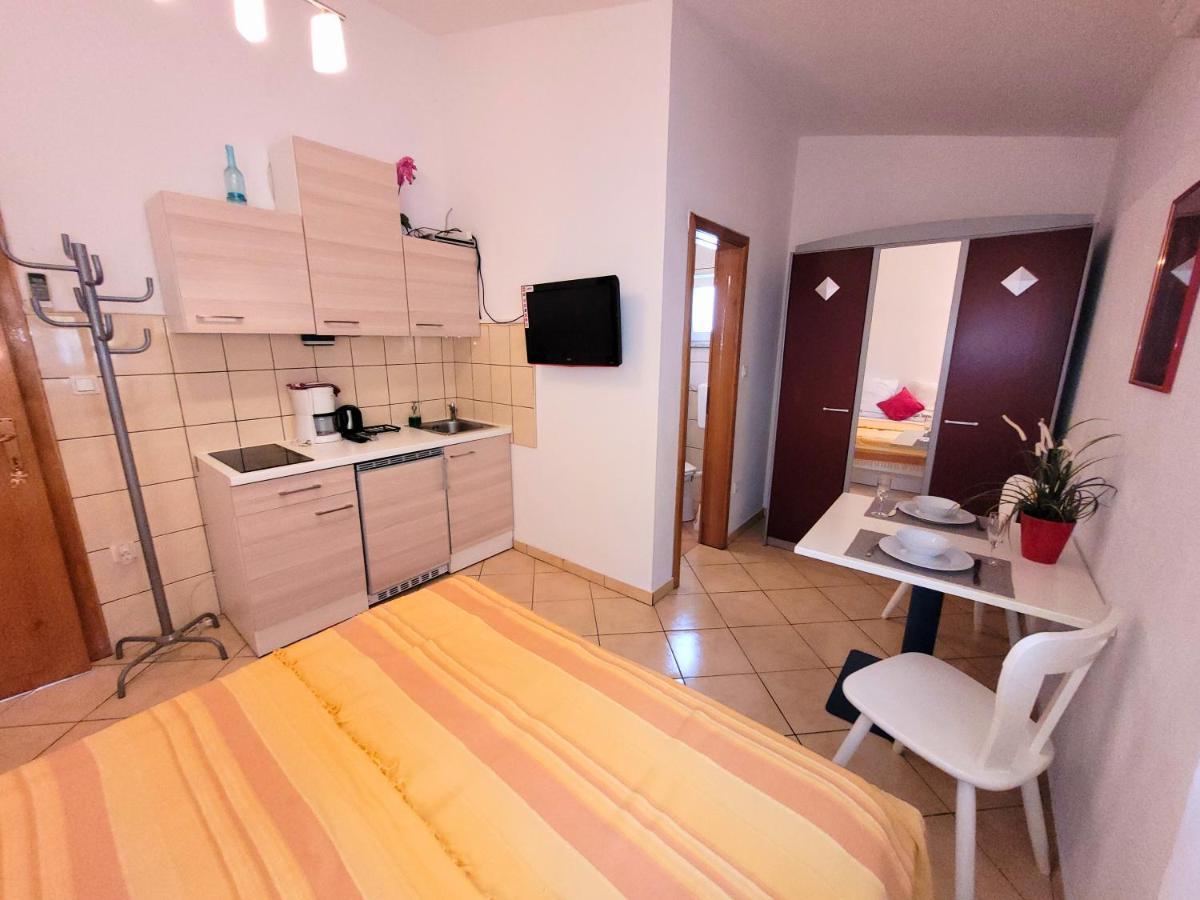 Apartment Jelena Vir Esterno foto