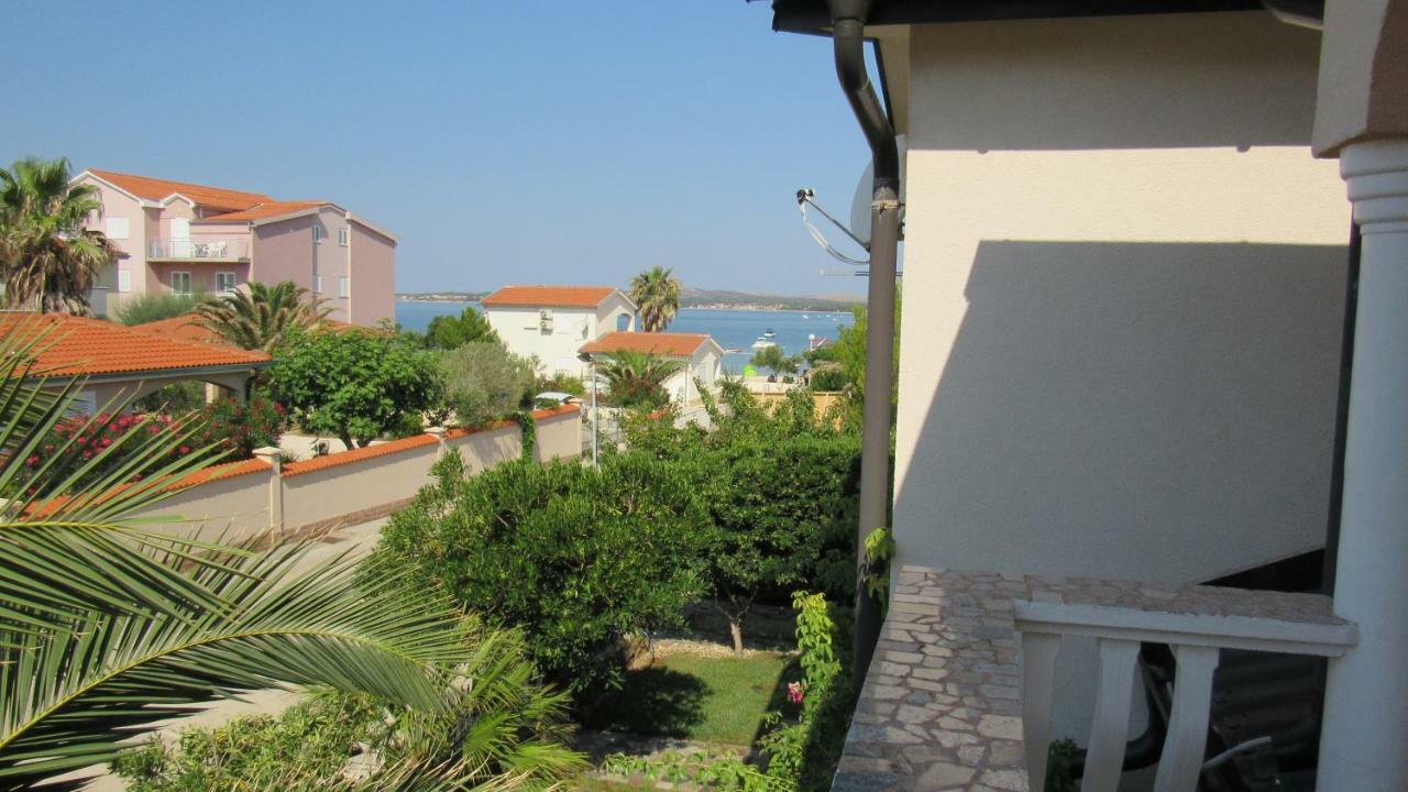 Apartment Jelena Vir Esterno foto